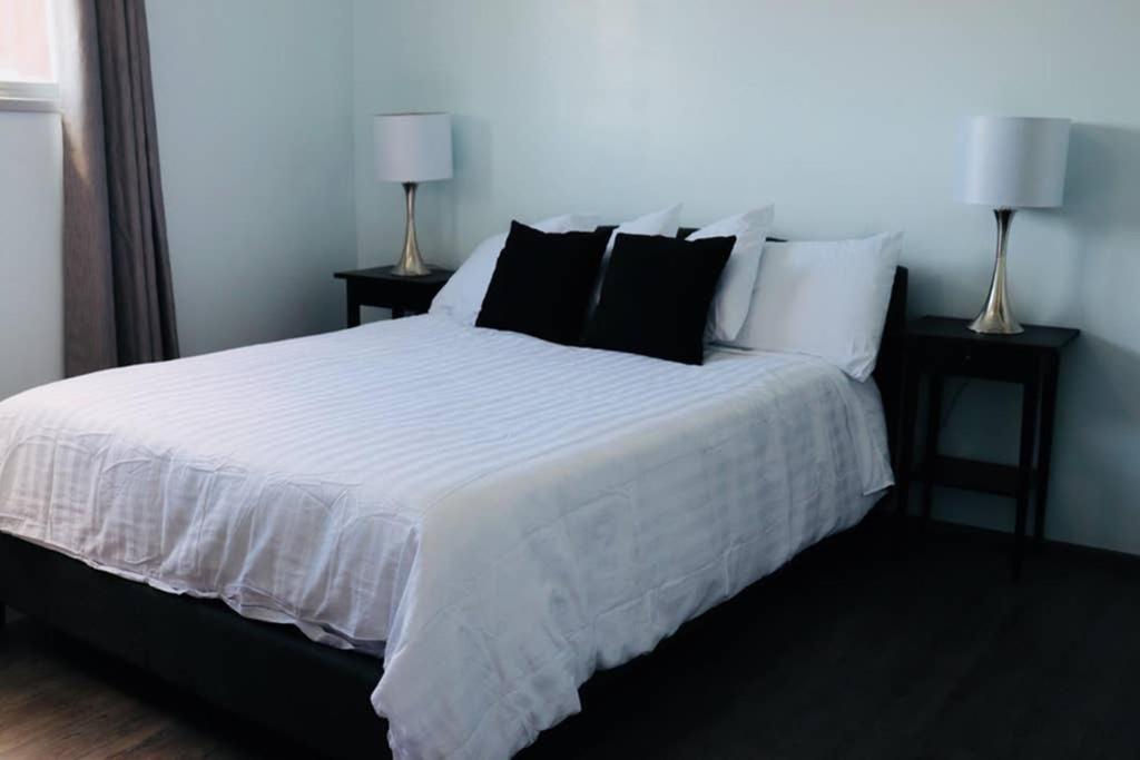 Maple Creek Sun Dog Manor 아파트 외부 사진